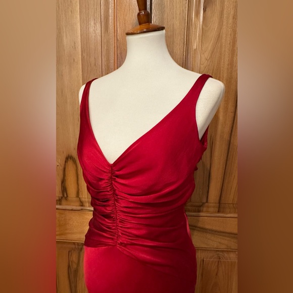 Elie Tahari - Sumptuous Scarlet Silk Gown - Ruched Bodice/Draped Skirt, EUC - 12 - Picture 14 of 14